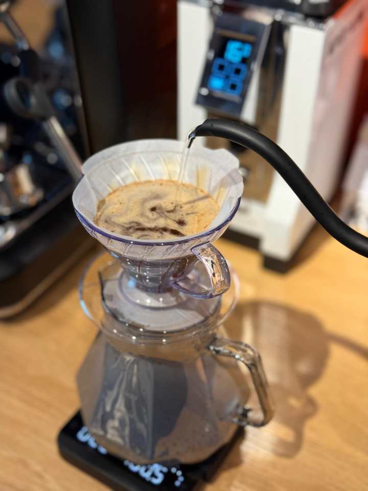 Manual brewing pour-over kopi specialty Tangerang Alam Sutera
